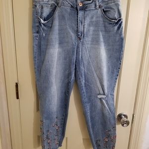 Embroidered cropped jeans